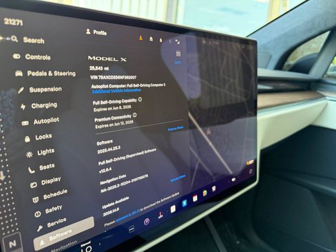 Used 2022 Tesla Model X AWD/4WD image 8