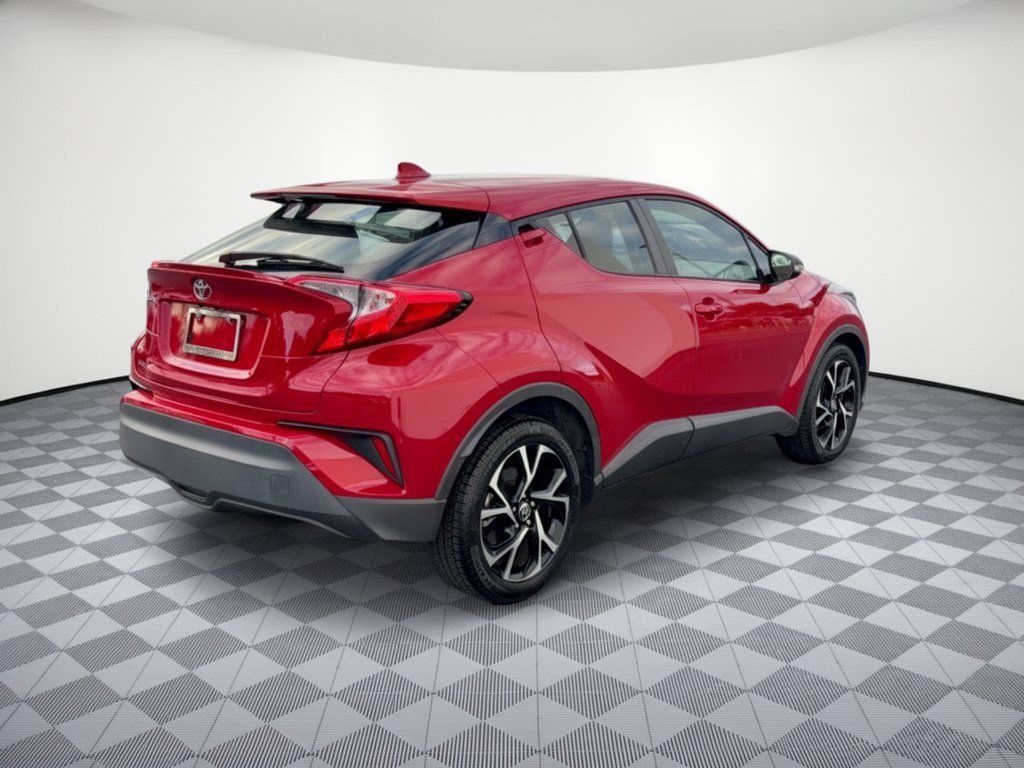 Used 2022 Toyota C-HR XLE FWD image 9
