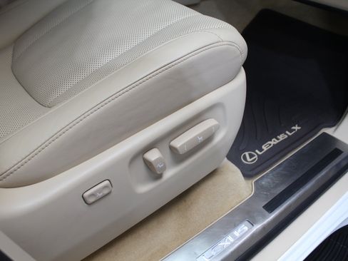 Used 2021 Lexus LX 570 4WD w/ Luxury Package image 53