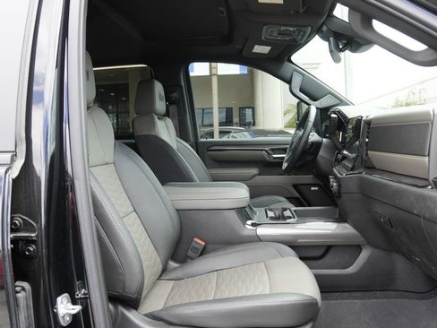 Used 2025 Chevrolet Silverado 2500 ZR2 w/ ZR2 Bison Edition AWD/4WD image 17
