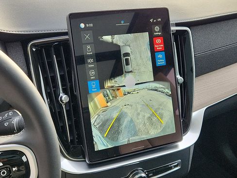 Used 2026 Volvo XC90 B6 Plus w/ Protection Package image 16