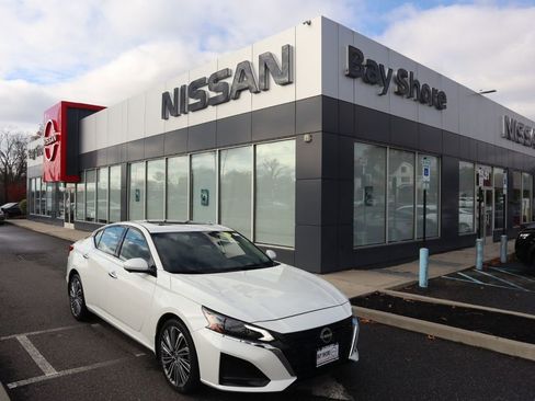 Certified 2025 Nissan Altima 2.5 SL image 1