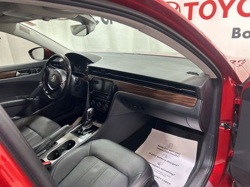 Used 2020 Volkswagen Passat 2.0T SEL image 12