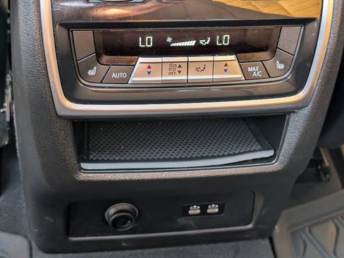 Used 2024 BMW X7 xDrive40i AWD/4WD image 17