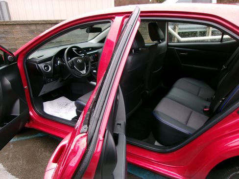 Used 2018 Toyota Corolla SE image 12