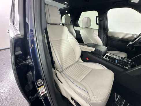 Used 2020 Land Rover Discovery HSE image 31