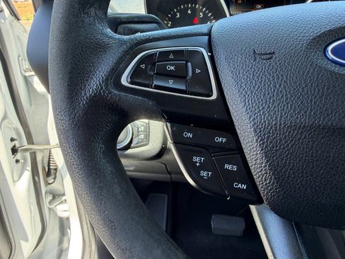 Used 2018 Ford Escape SE FWD image 18