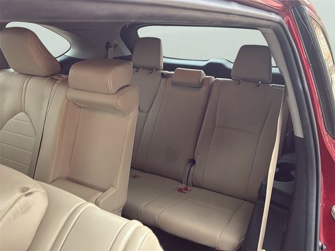 Used 2020 Toyota Highlander XLE image 36