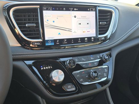 New 2026 Chrysler Pacifica Limited image 30