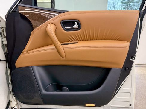 Used 2016 INFINITI QX80 4WD w/ Signature Edition Package image 55