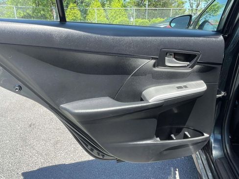 Used 2014 Toyota Camry SE image 14