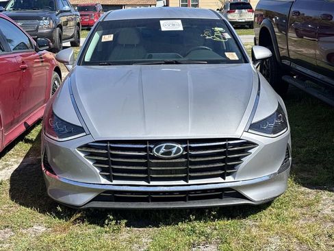 Used 2023 Hyundai Sonata SE image 2