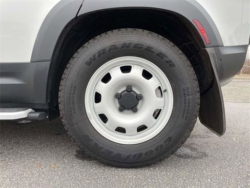 Used 2023 Land Rover Defender 110 S image 9