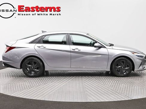 Used 2021 Hyundai Elantra SEL w/ Convenience Package FWD image 4