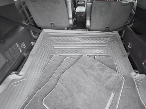 Certified 2020 Ford Explorer Platinum w/ Premium Technology Package image 9