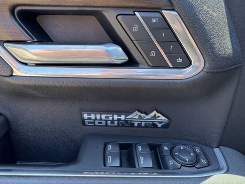 Used 2025 Chevrolet Silverado 1500 High Country w/ Midnight Edition AWD/4WD image 21