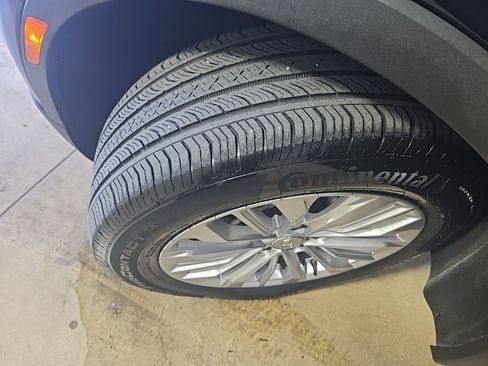 Certified 2024 Cadillac XT4 Luxury w/ Cold Weather Package image 19