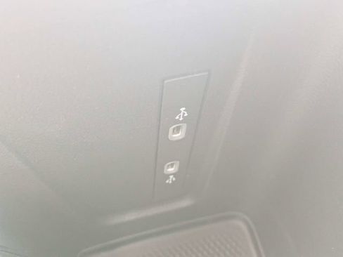 New 2026 Volkswagen Tiguan SE R-Line FWD image 23