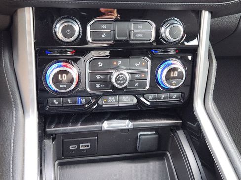 Used 2024 GMC Yukon Denali w/ Advanced Technology Package AWD/4WD image 15
