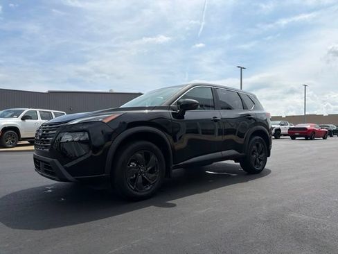 Used 2026 Nissan Rogue SV AWD/4WD image 3