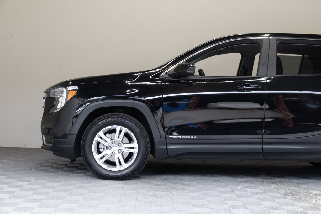 Used 2022 GMC Terrain SLE FWD image 8