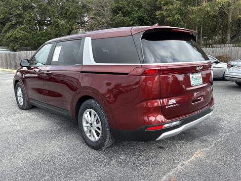 Used 2024 Kia Carnival LX image 3