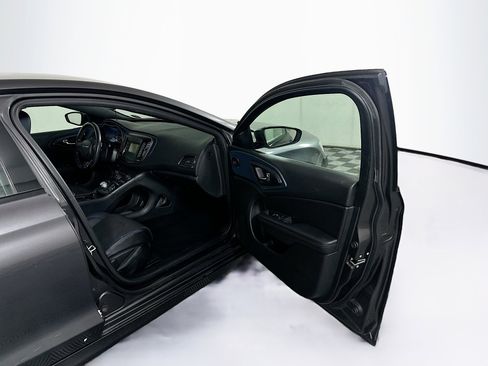 Used 2015 Chrysler 200 S FWD image 28