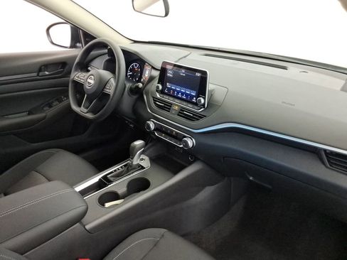 Used 2025 Nissan Altima 2.5 S FWD image 21