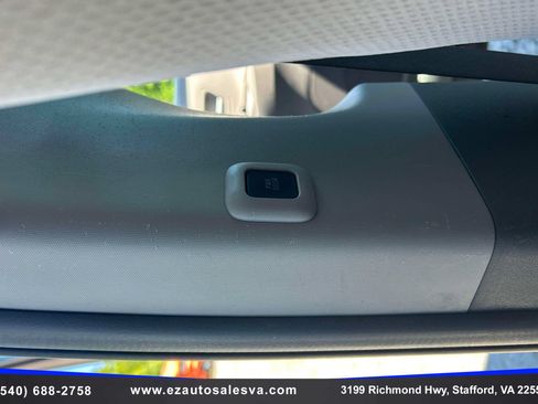 Used 2015 Toyota Sienna LE FWD image 25
