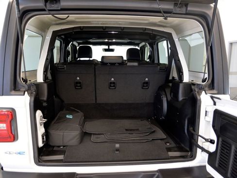 Used 2022 Jeep Wrangler Unlimited Sahara w/ Cold Weather Group image 28