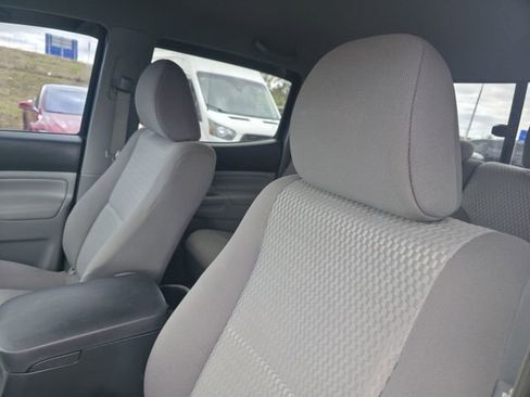 Used 2014 Toyota Tacoma PreRunner w/ SR5 Package image 13