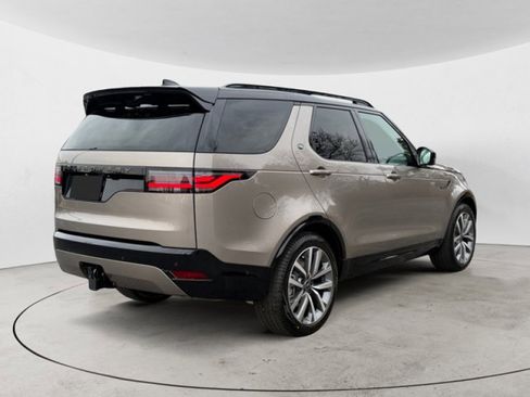 New 2026 Land Rover Discovery Dynamic SE image 4