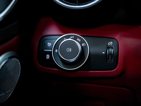 Used 2017 Alfa Romeo Giulia Quadrifoglio image 75