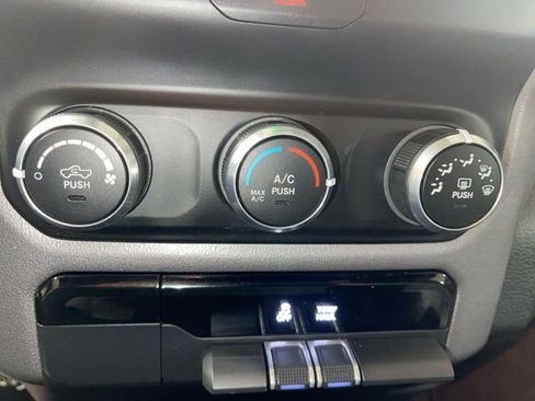 Used 2022 RAM 1500 Big Horn AWD/4WD image 18