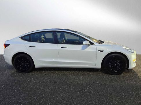 Used 2023 Tesla Model 3 Standard Range image 2