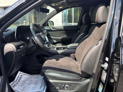 Used 2025 Hyundai Palisade Calligraphy AWD/4WD image 2