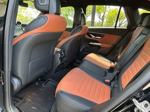 Used 2025 Mercedes-Benz GLC 300 image 48