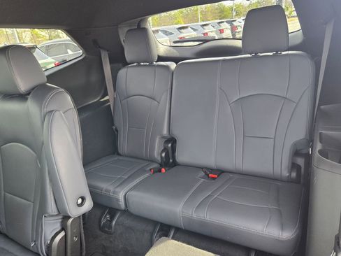 Used 2024 Buick Enclave Premium image 33