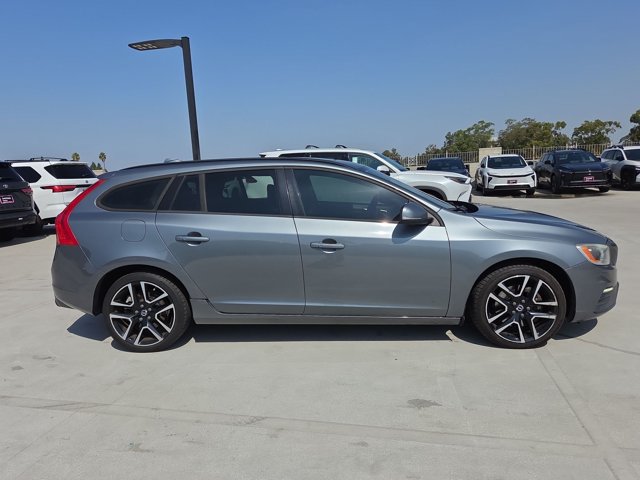 Used 2018 Volvo V60 T5 Dynamic w/ Vision Package AWD/4WD image 4