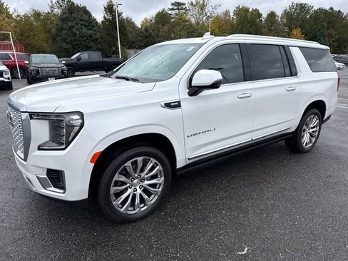 Used 2022 GMC Yukon XL Denali image 1