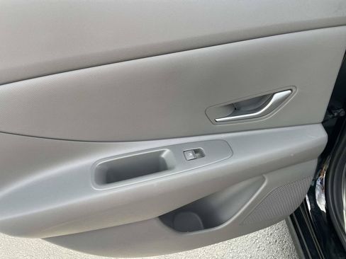 Used 2023 Hyundai Elantra SEL w/ Cargo Package FWD image 11