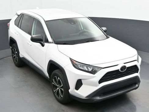 Used 2022 Toyota RAV4 LE FWD image 18