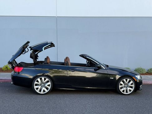 Used 2011 BMW 335i Convertible RWD image 24