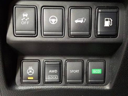 Used 2020 Nissan Rogue SL AWD/4WD image 25