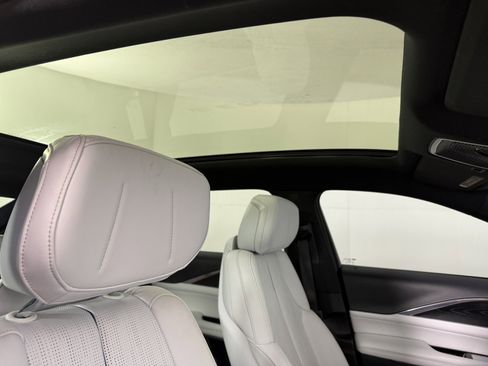 Used 2024 Cadillac Lyriq Sport RWD image 13