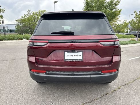 New 2025 Jeep Grand Cherokee Laredo image 7
