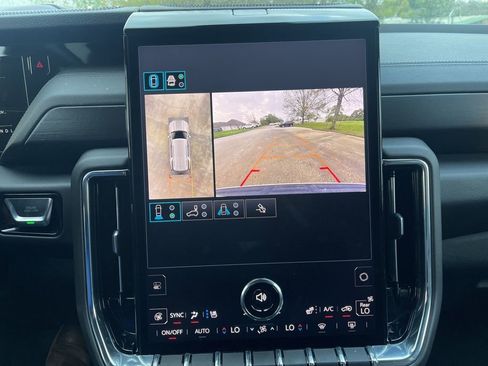 Used 2025 GMC Yukon Denali image 14