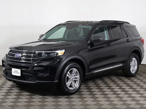 Used 2023 Ford Explorer XLT AWD/4WD image 7