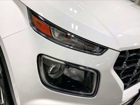Used 2025 Hyundai Venue SEL FWD image 28