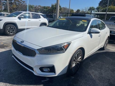 Used 2017 Kia Cadenza Premium w/ Luxury Package image 2